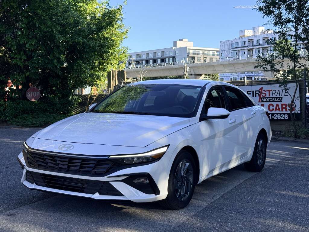 2025 Hyundai Elantra Preferred IVT