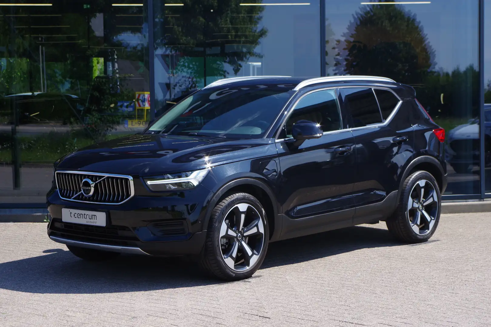 Volvo XC40 1.5 T5 263 PK Recharge Inscription PHEV, Leder, Tr Zwart - 1