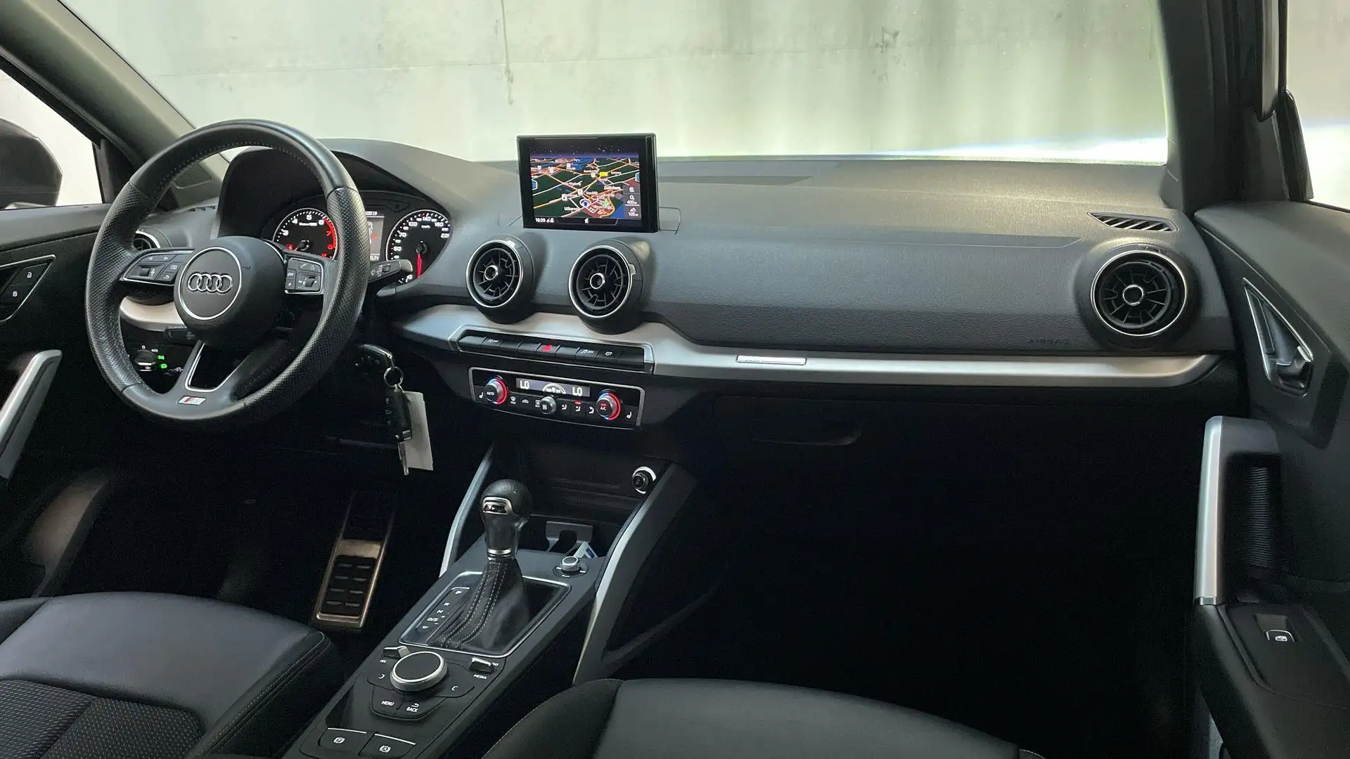 Audi Q2 35 TFSI 150pk S-Tronic S Edition S-Line LED Leder- Grijs - 2