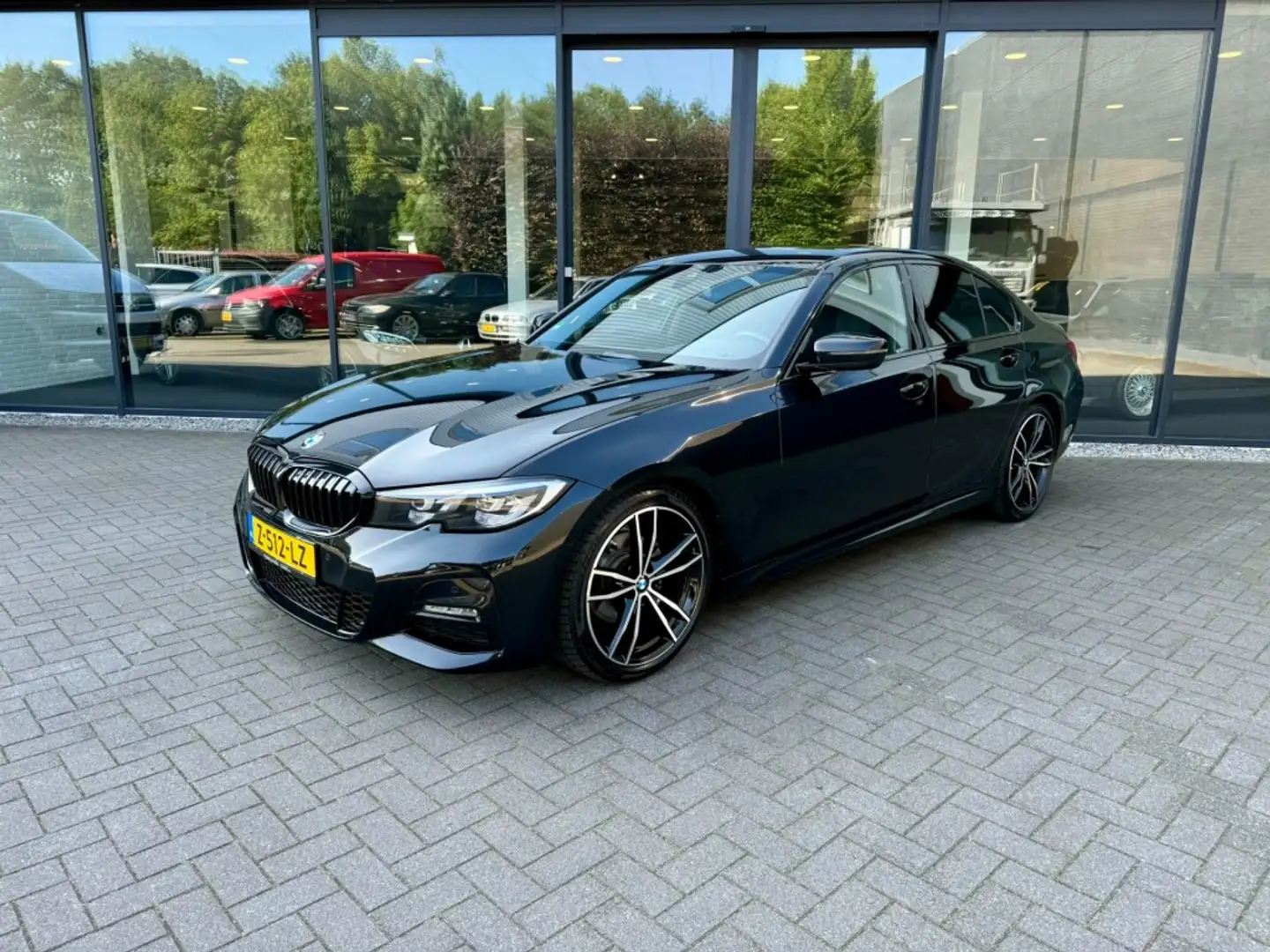 BMW 320 320I M-Sport,Leer,LED,NaviPro,Stoelverw,Clima,Crui Schwarz - 1