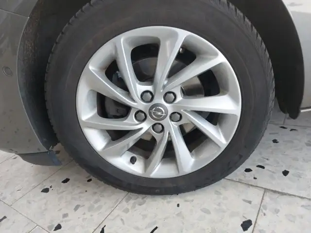 Opel Astra view 9