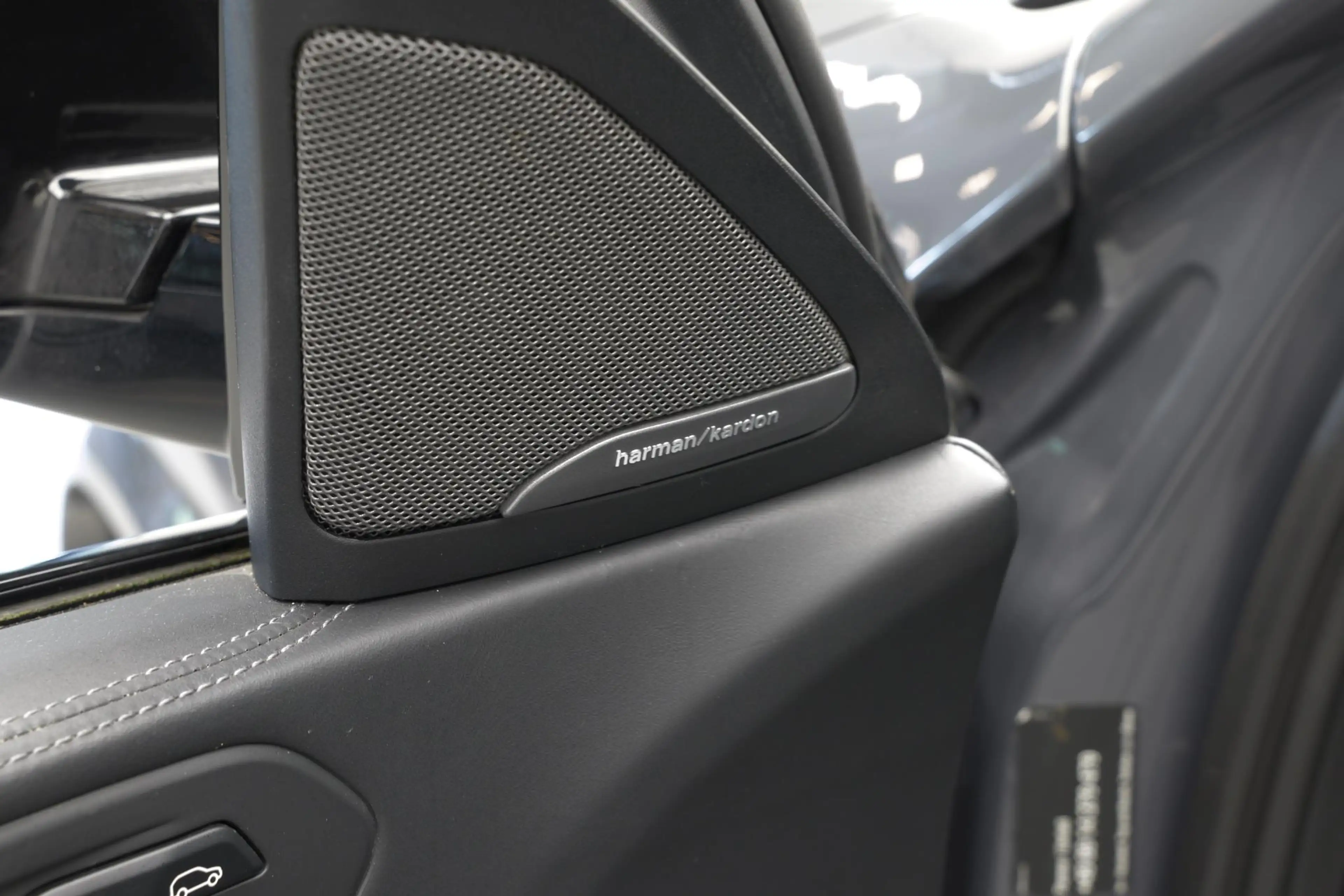 BMW X6 M Competition |Pano|FULL Carbon|DravitGrau|Dealer.on — photo 26