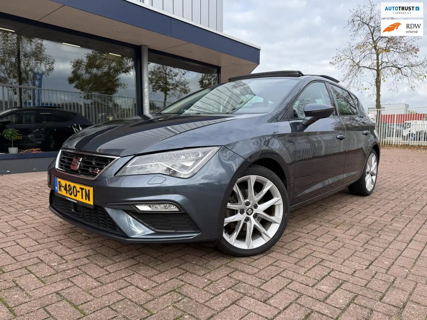 SEAT Leon 1.5 TSI FR Business | Pano | Leer | ACC | Keyless Grijs - 1