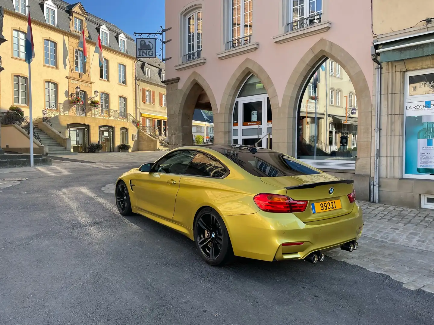 BMW M4 Coupe DKG Yellow - 2