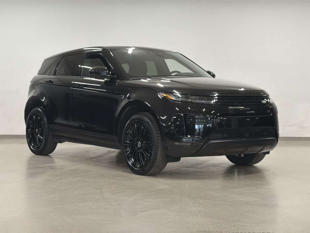 2026 Land Rover Range Rover Evoque P250 S *Ltd Avail* CPO Warranty included. Financin — снимка 1