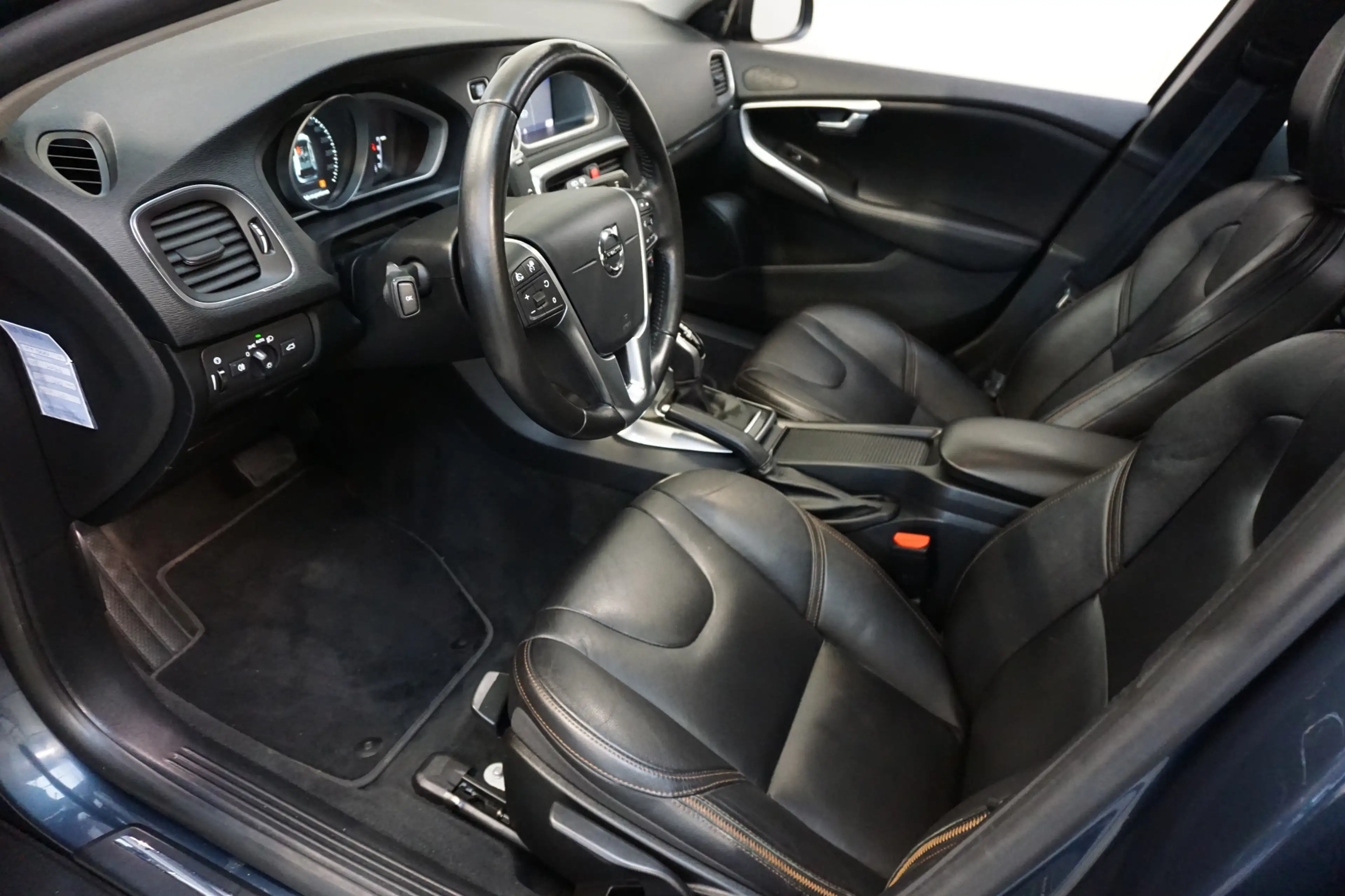 Volvo V40 Cross Country 2.0 D2 Nordic+ AUTOMAAT! LEER NAVI STAND. K. CRUIS — photo 25