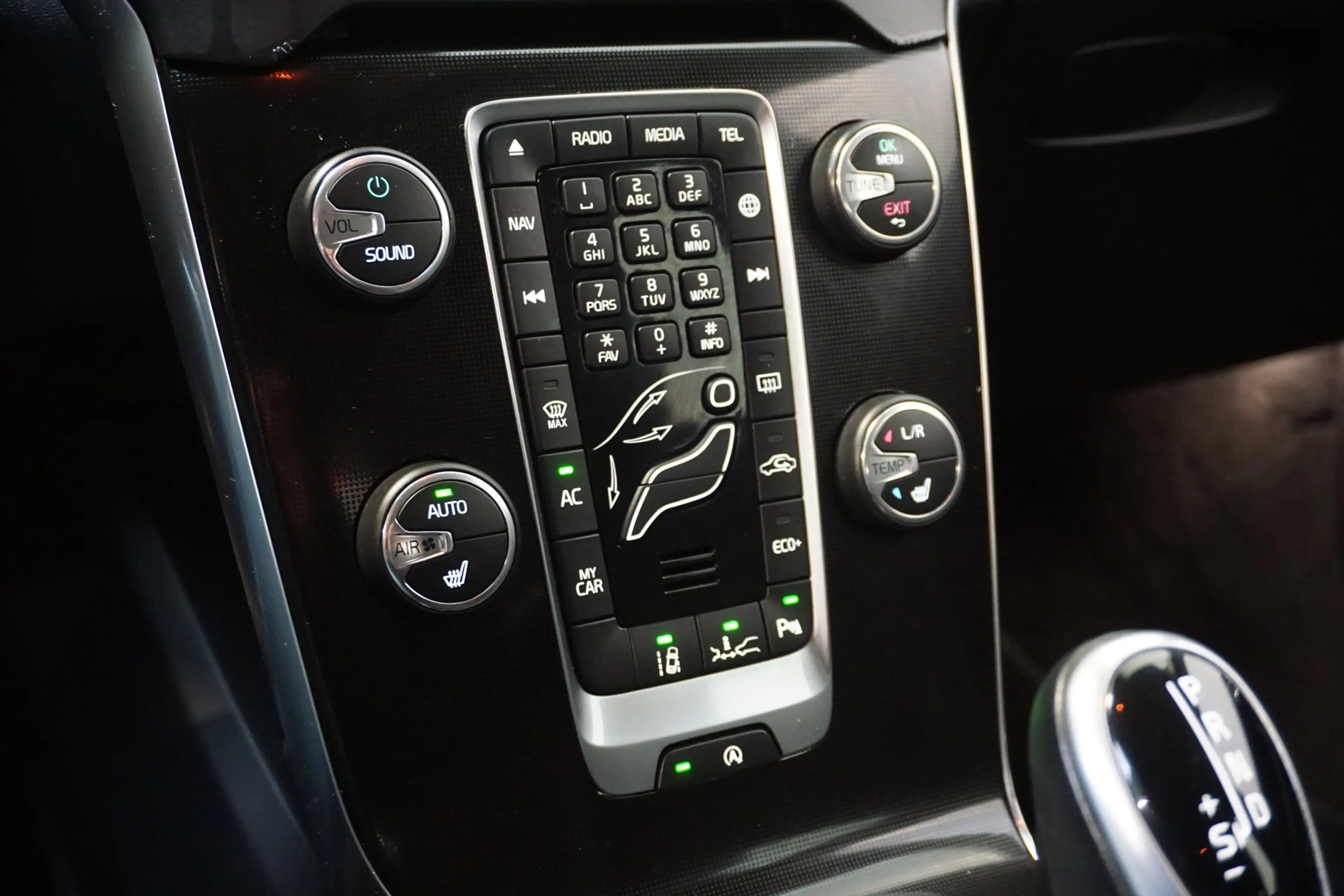 Volvo V40 Cross Country 2.0 D2 Nordic+ AUTOMAAT! LEER NAVI STAND. K. CRUIS — photo 40