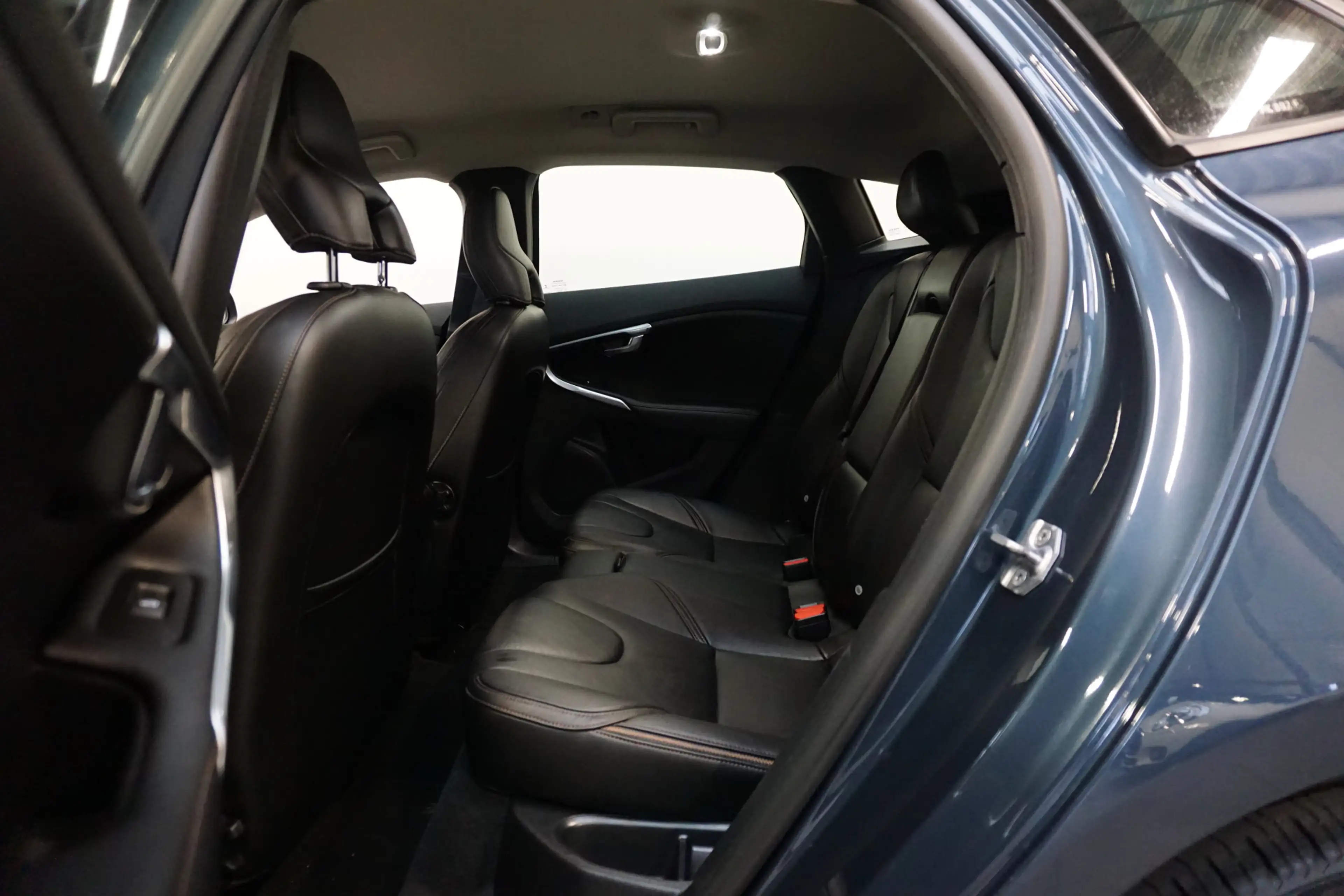 Volvo V40 Cross Country 2.0 D2 Nordic+ AUTOMAAT! LEER NAVI STAND. K. CRUIS — photo 45