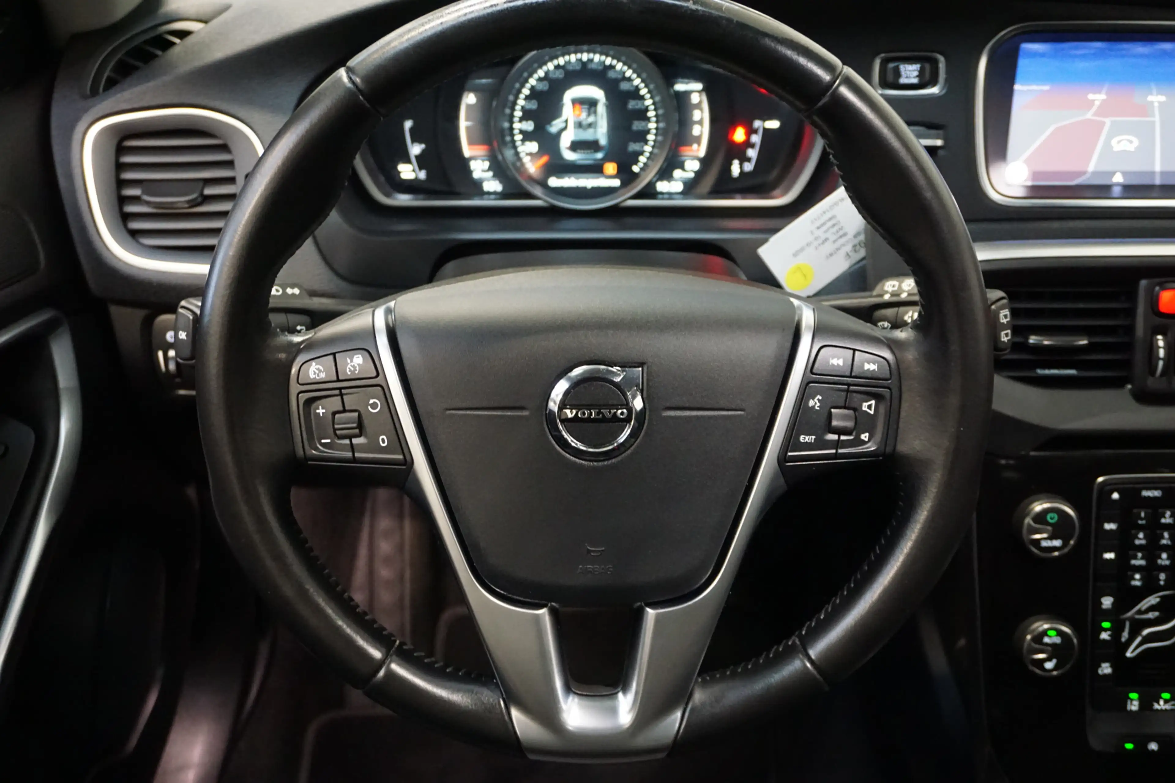 Volvo V40 Cross Country 2.0 D2 Nordic+ AUTOMAAT! LEER NAVI STAND. K. CRUIS — photo 4