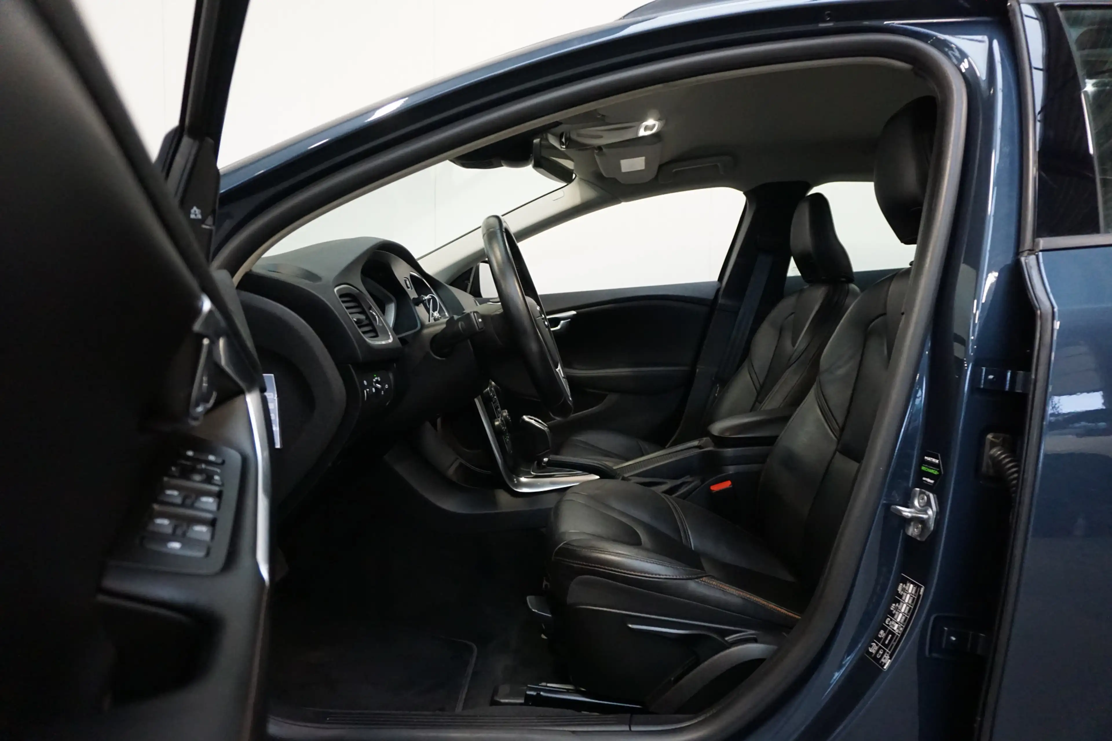 Volvo V40 Cross Country 2.0 D2 Nordic+ AUTOMAAT! LEER NAVI STAND. K. CRUIS — photo 43
