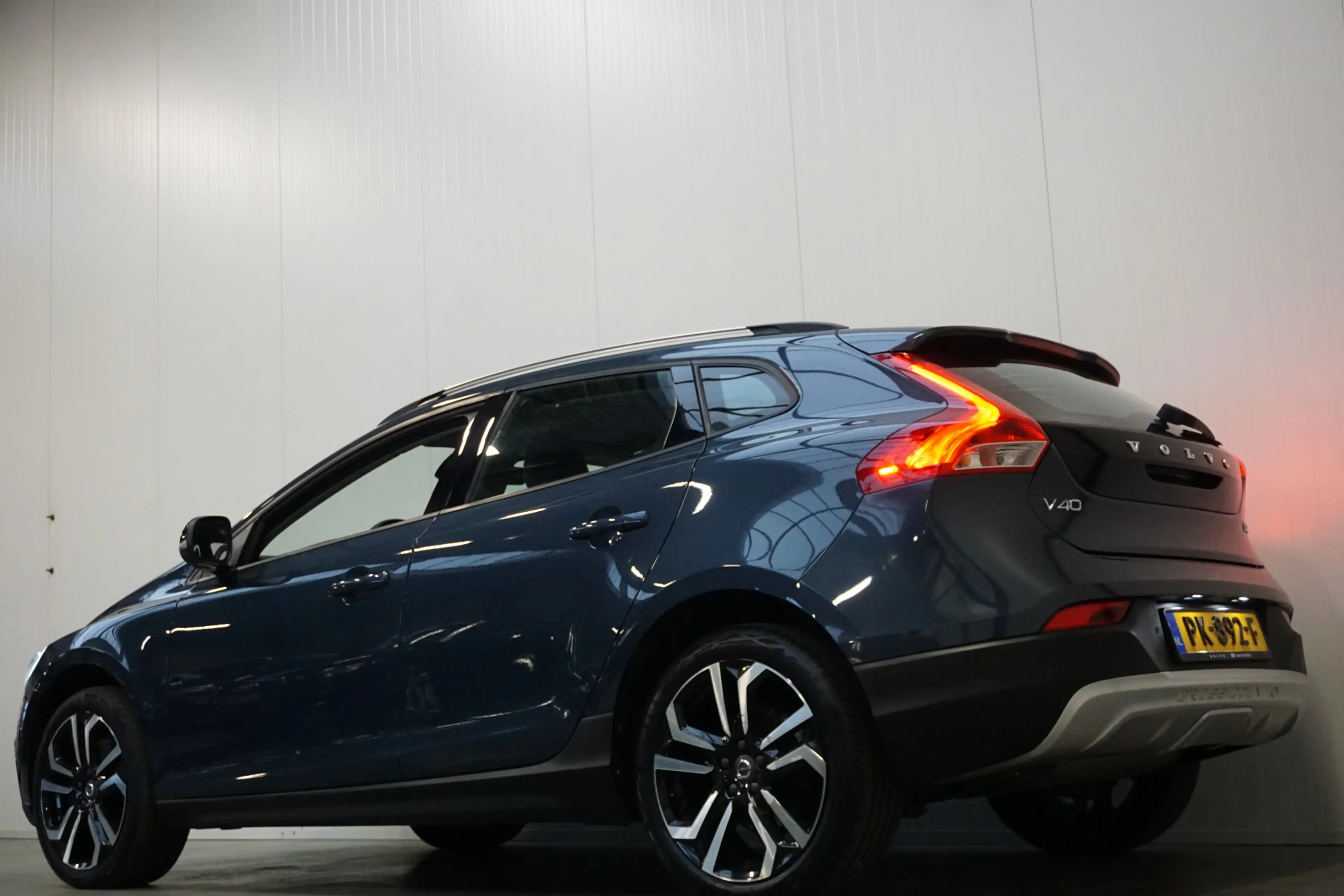 Volvo V40 Cross Country 2.0 D2 Nordic+ AUTOMAAT! LEER NAVI STAND. K. CRUIS — photo 19