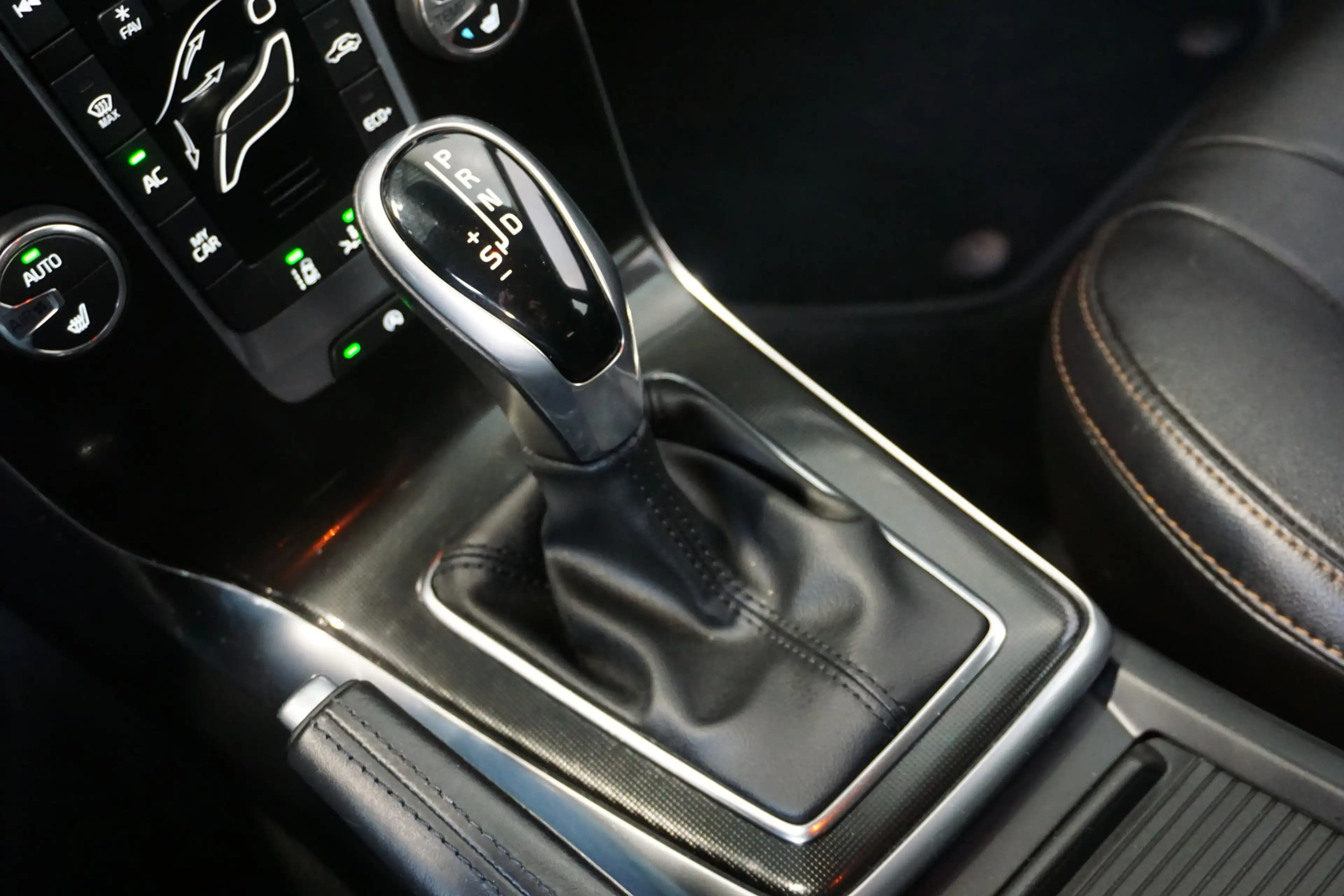 Volvo V40 Cross Country 2.0 D2 Nordic+ AUTOMAAT! LEER NAVI STAND. K. CRUIS — photo 7