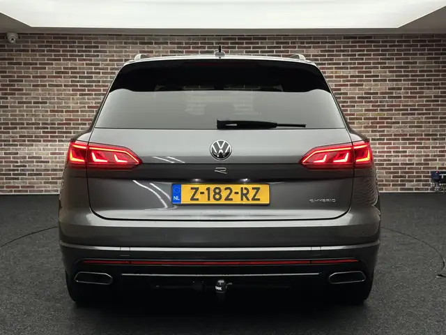 Volkswagen Touareg view 7