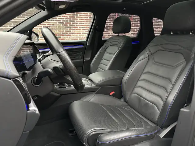 Volkswagen Touareg view 14