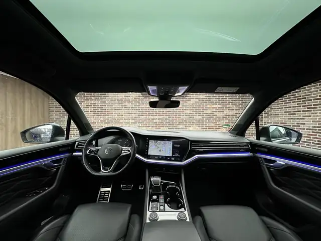 Volkswagen Touareg view 9