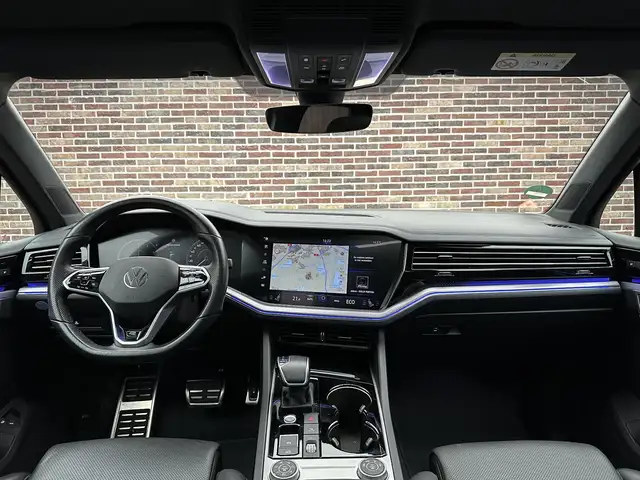 Volkswagen Touareg view 11