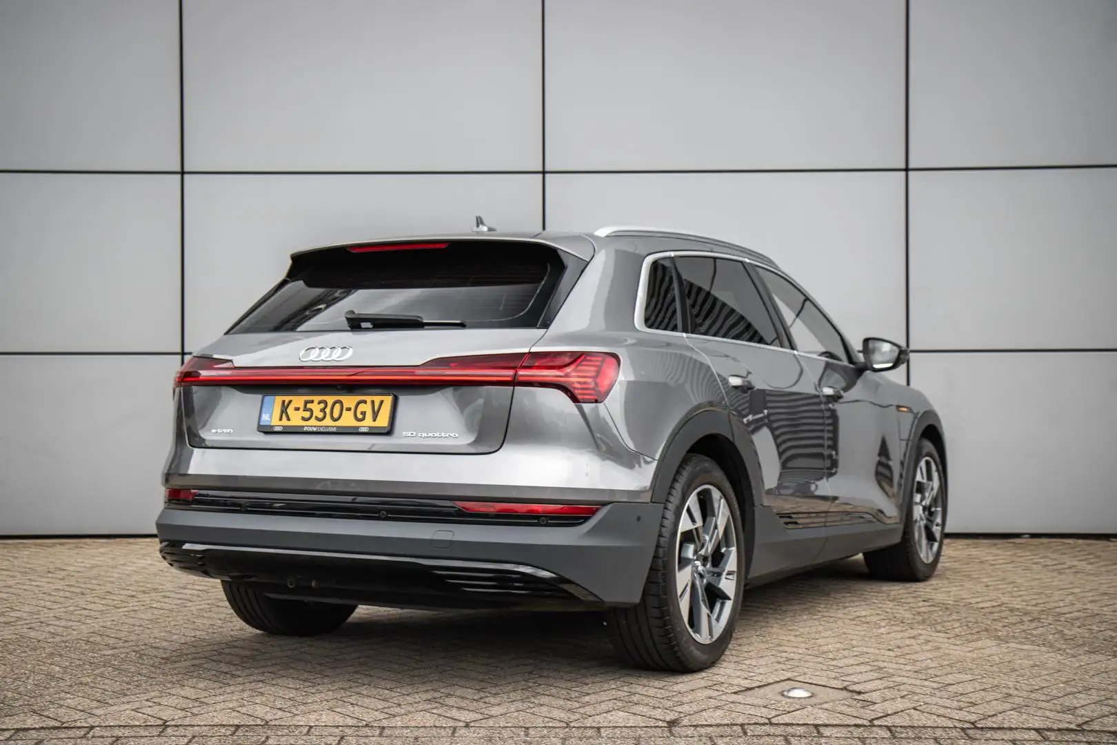 Audi e-tron 50 313pk quattro Business edition 71 kWh | SoH 92% Grijs - 2
