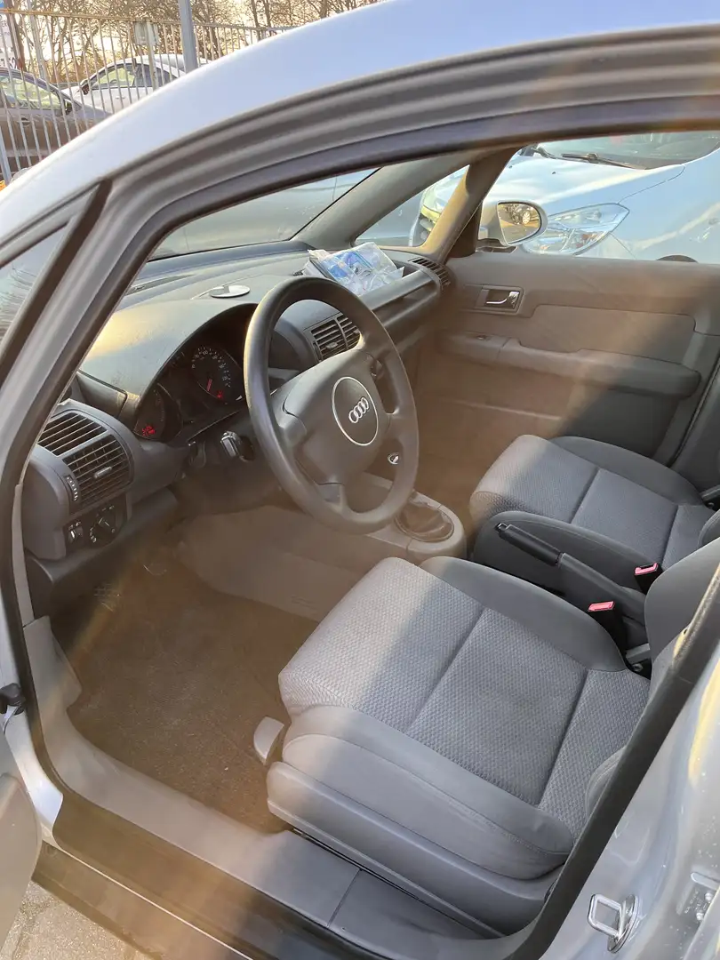 Audi A2 1.4 Gri - 2