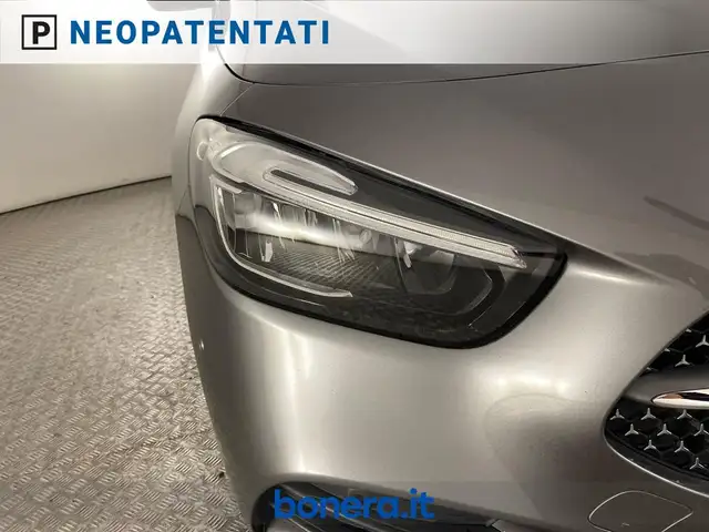 Mercedes-Benz B-Class view 8
