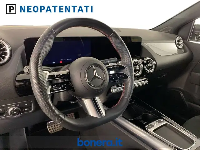Mercedes-Benz B-Class view 12