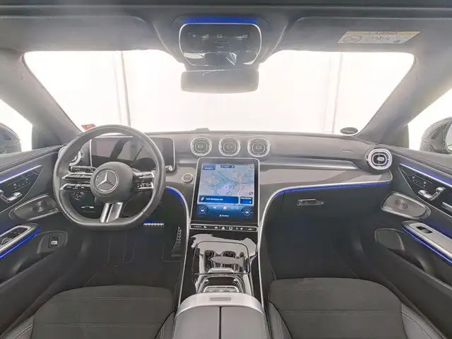Mercedes-Benz 220 view 5