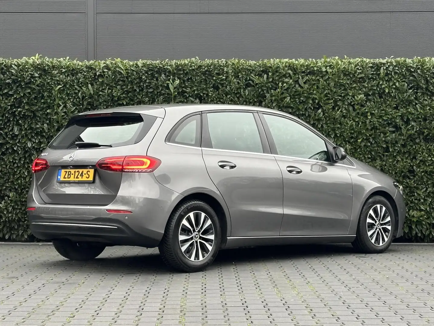 Mercedes-Benz B 180 Business Solution, NIEUW MODEL, NL AUTO, NAP LOGIS Gris - 2