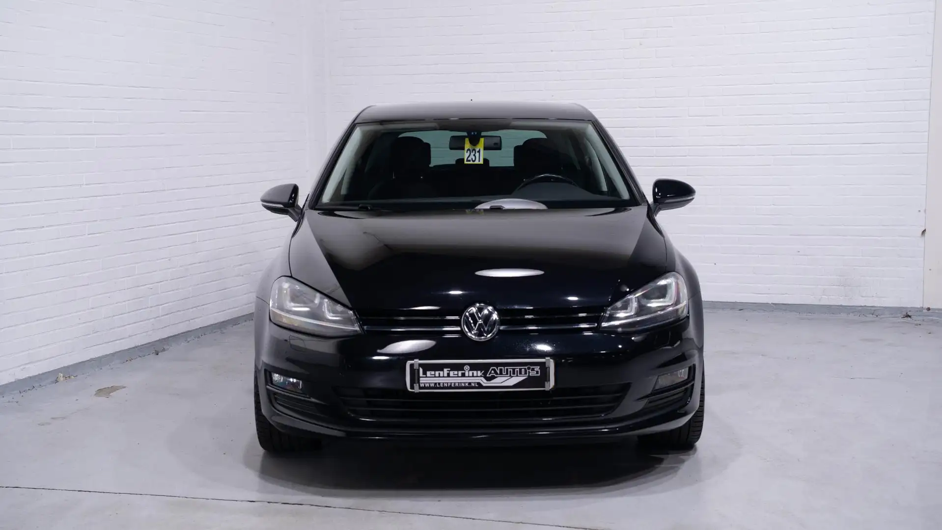 Volkswagen Golf 2.0 TDI Highline Navi 18Inch Durban Comfortpakket Zwart - 2