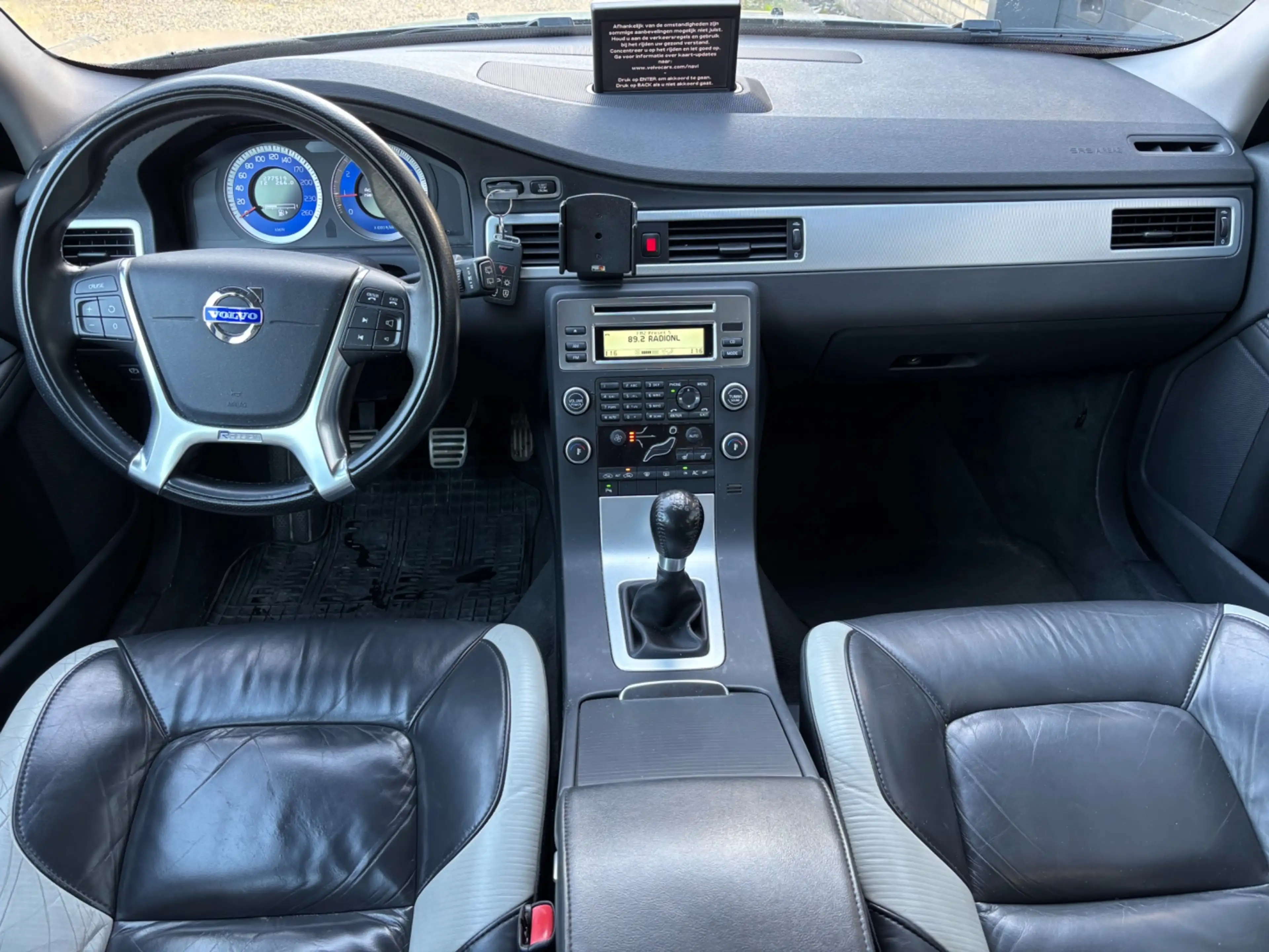 Volvo V70 2.0T R-Edition. 203 PK! Nederlandse auto! — photo 10