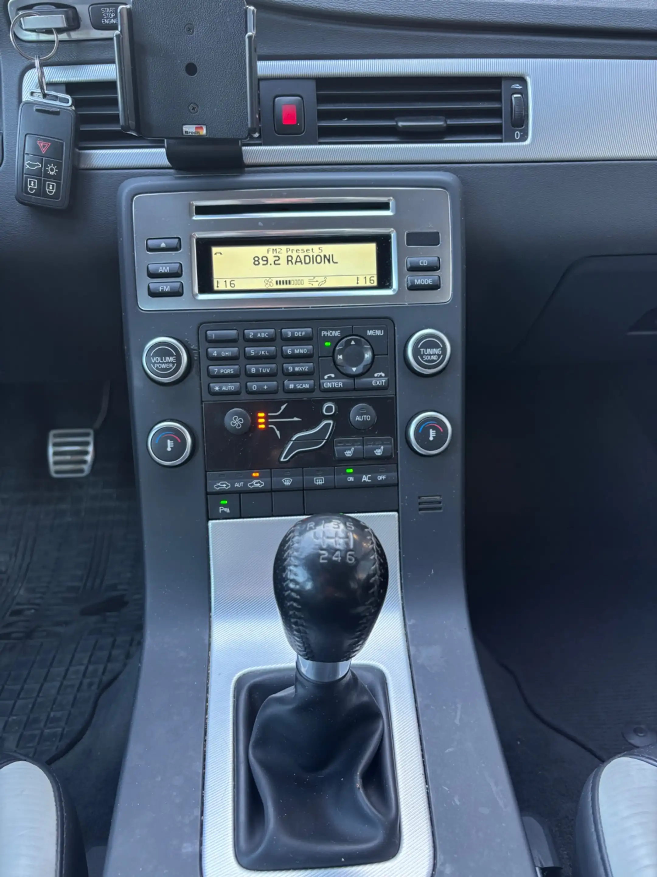 Volvo V70 2.0T R-Edition. 203 PK! Nederlandse auto! — photo 11