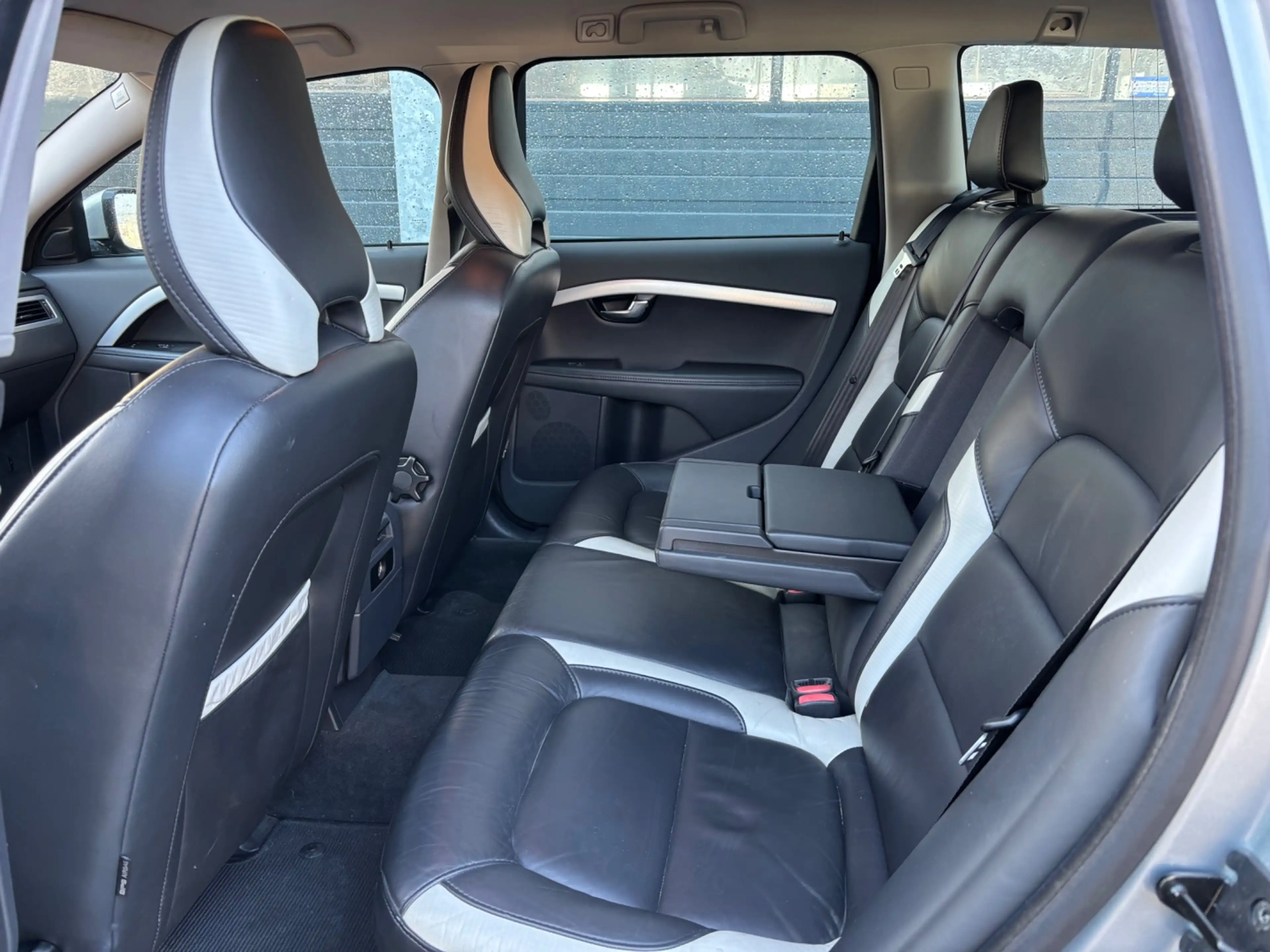Volvo V70 2.0T R-Edition. 203 PK! Nederlandse auto! — photo 14