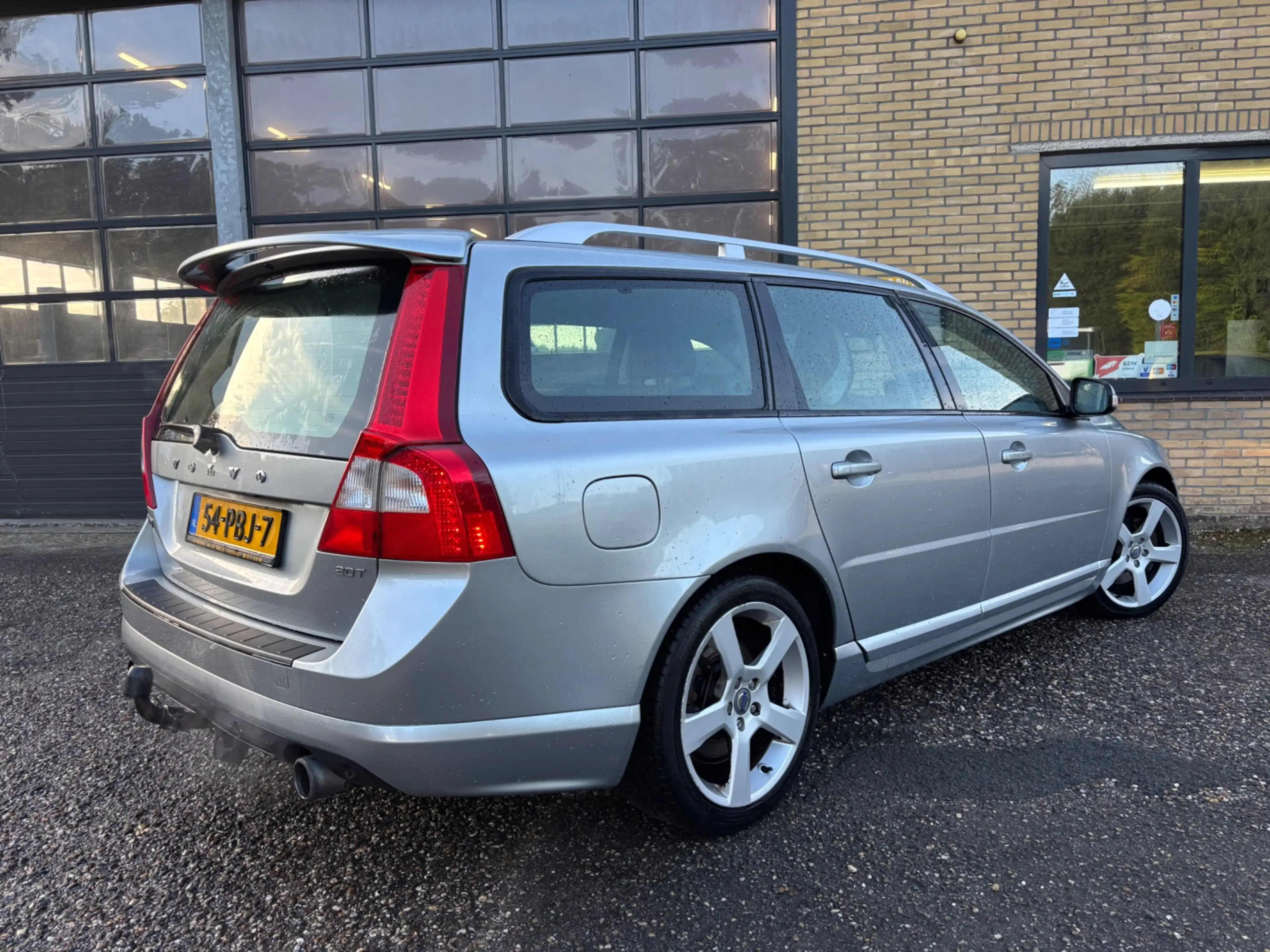 Volvo V70 2.0T R-Edition. 203 PK! Nederlandse auto! — photo 2