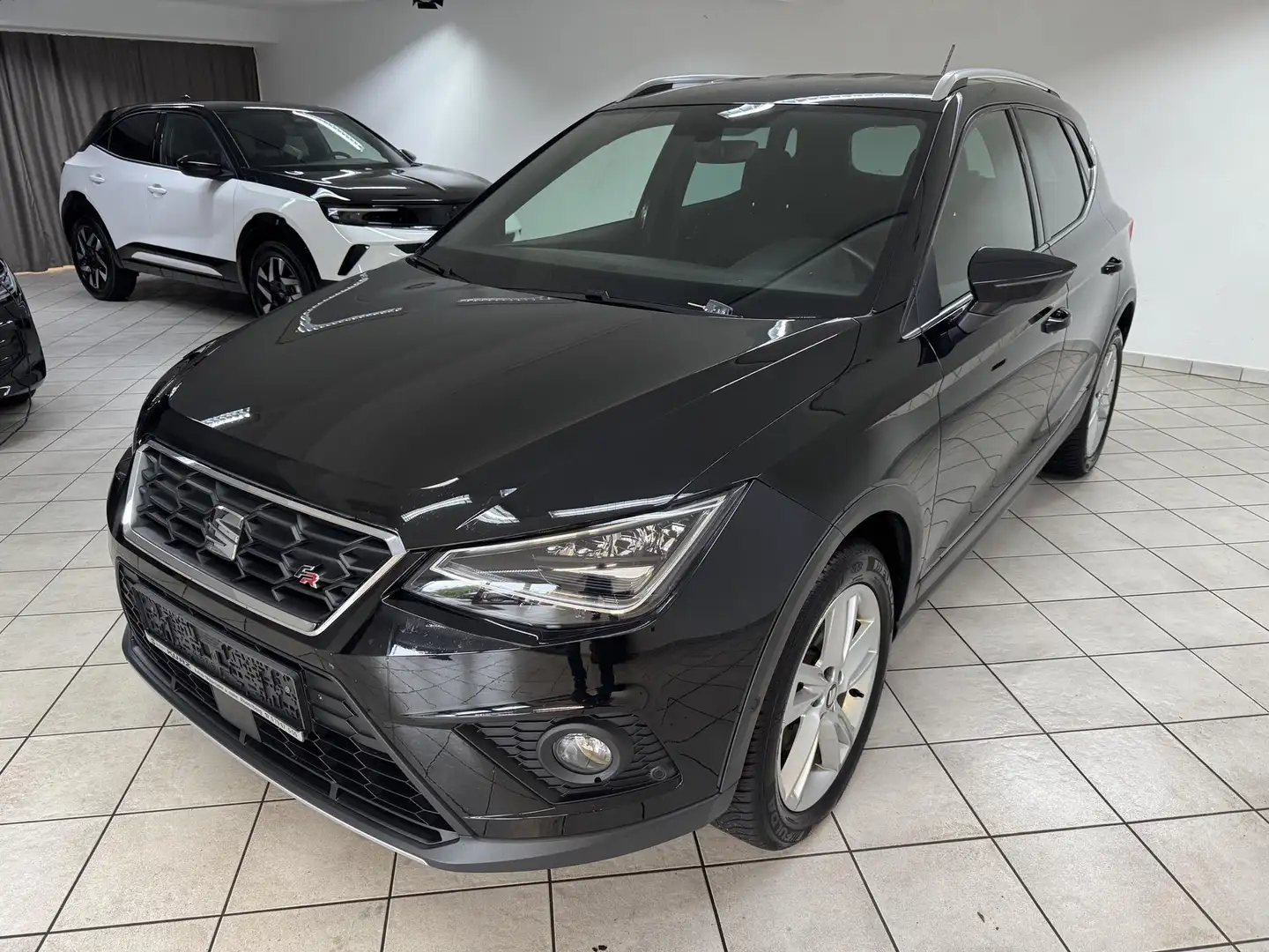 SEAT Arona 1.6 TDI (115PS) FR LED/SH/NAVI/KAMERA 1.6 TDI 8... Negru - 2