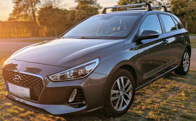 Imagine Hyundai i30 1.4 T-GDI Edition Plus mit Navi RFK SHZ TouchDisp