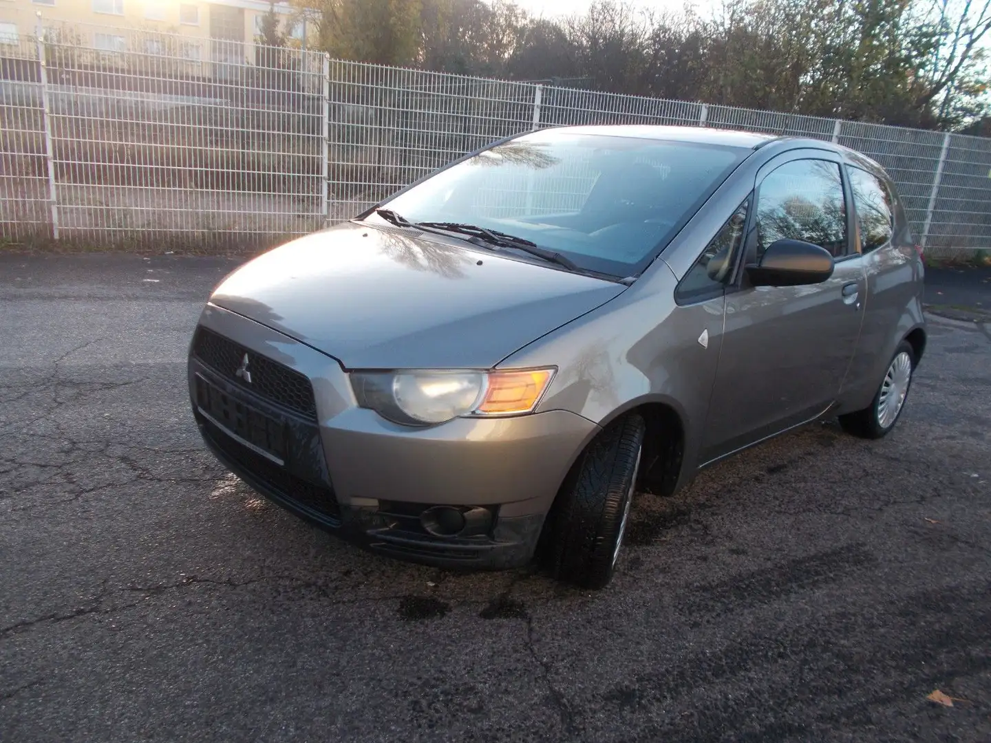 Mitsubishi Colt Lim. 3-trg. Inform-Klima-LPG Gas Grau - 2
