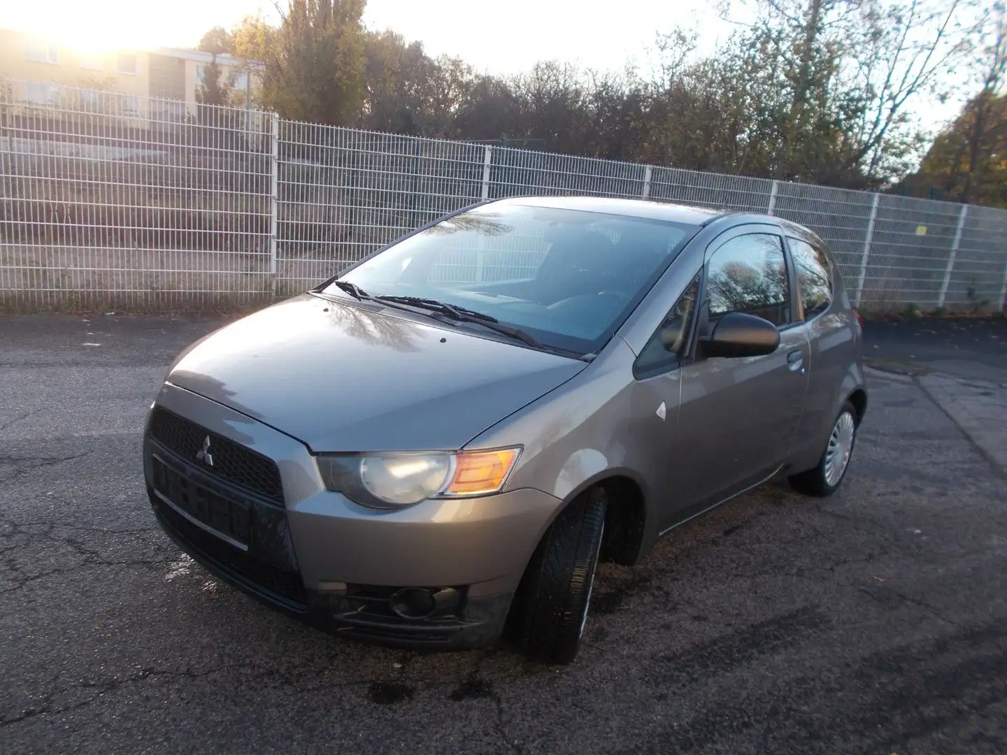 Mitsubishi Colt Lim. 3-trg. Inform-Klima-LPG Gas Grau - 1