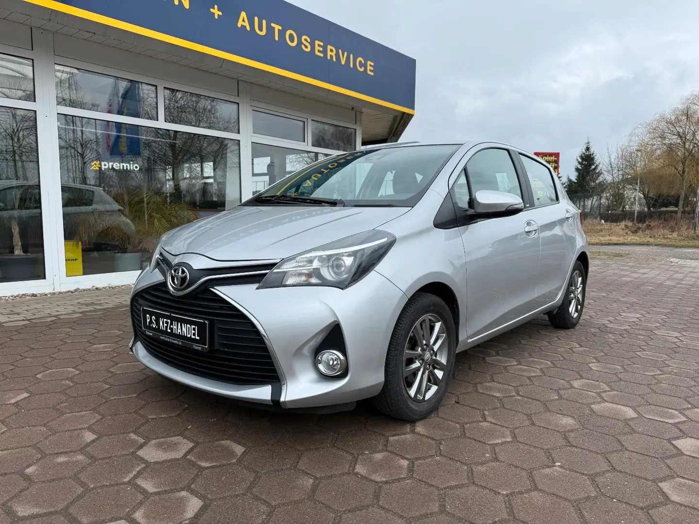 Toyota Yaris Edition-S Silber - 1