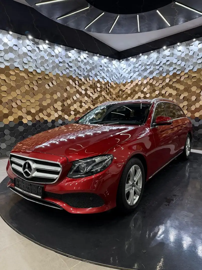 Mercedes-Benz E 220 d T /Widescreen/AHK/Kamera/Led/ Rot - 1