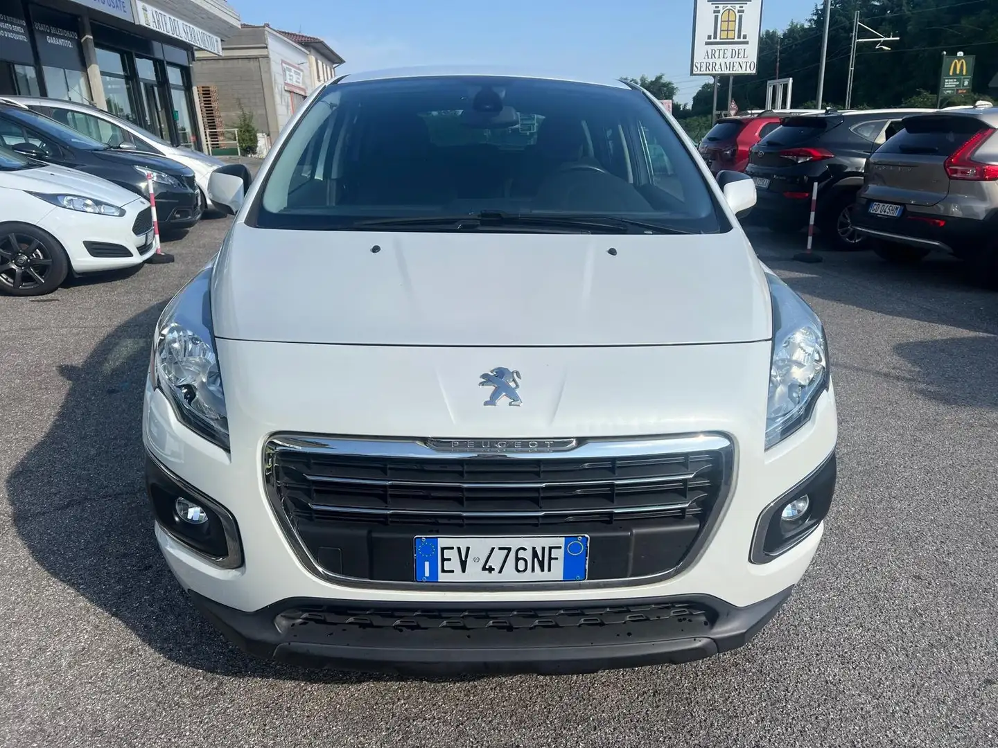Peugeot 3008 1.6 hdi 8v Business 115cv fap Weiß - 2