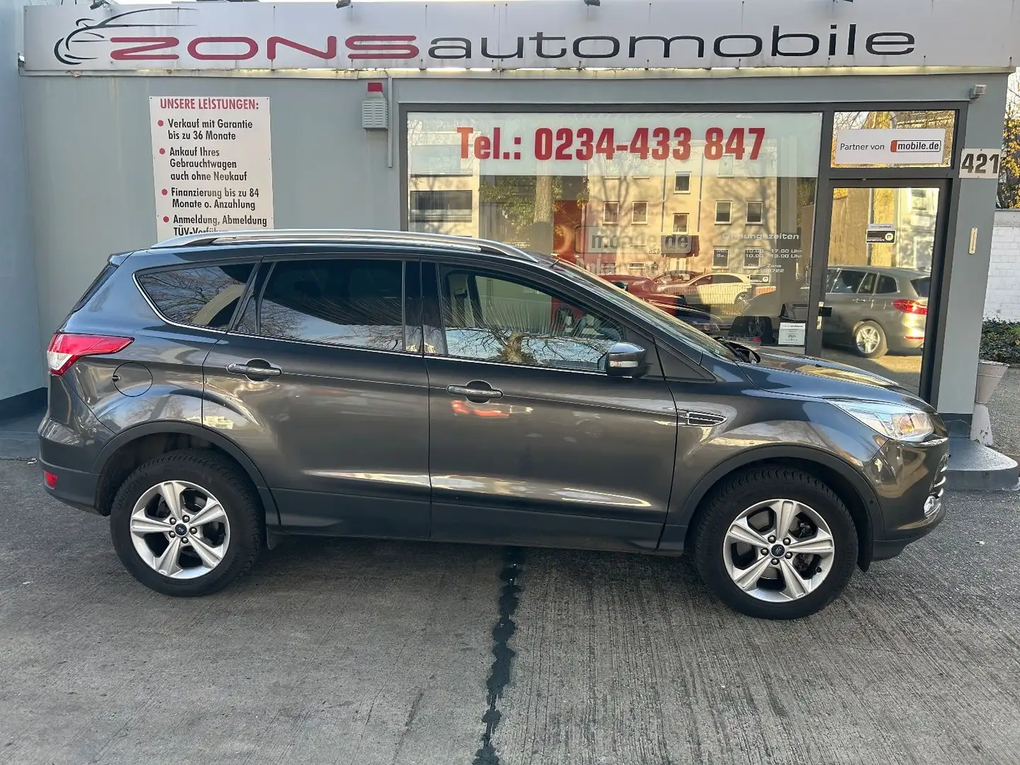 Ford Kuga Titanium 1.5 Allrad Autom.+Navi+LM Allw.+BT Grau - 1