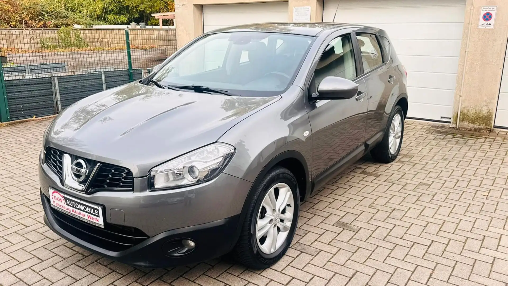 Nissan Qashqai Acenta 4X4/1.Hand/AHK/Klima/ Šedá - 2