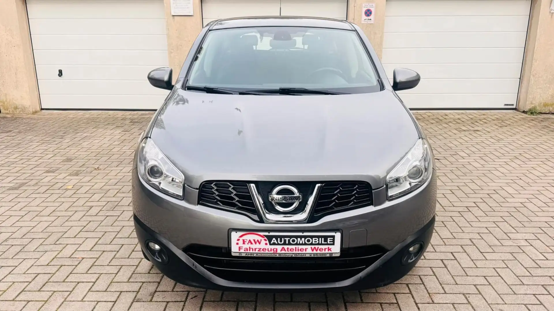 Nissan Qashqai Acenta 4X4/1.Hand/AHK/Klima/ Šedá - 1
