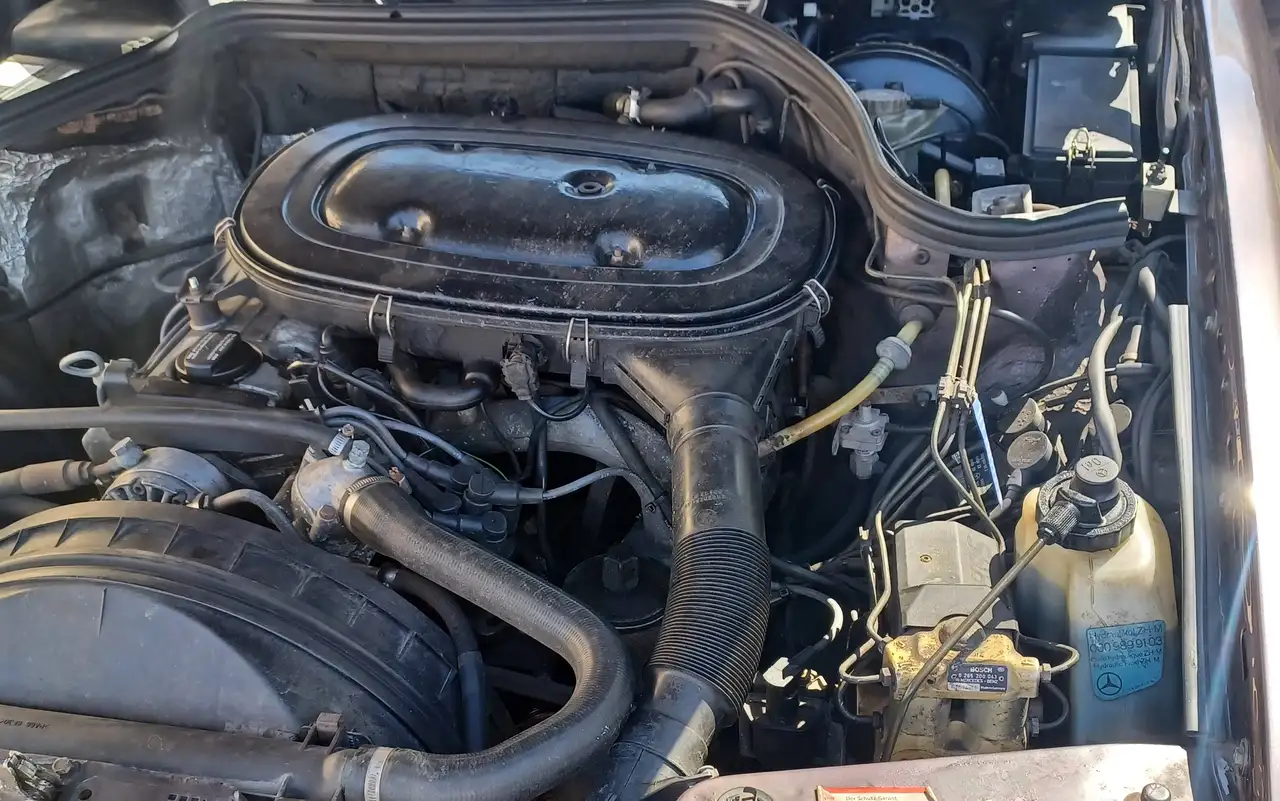 Mercedes-Benz E 200 zuverlässiger Stern mit roter Lederausstattung; E-Klasse TE, foto 12