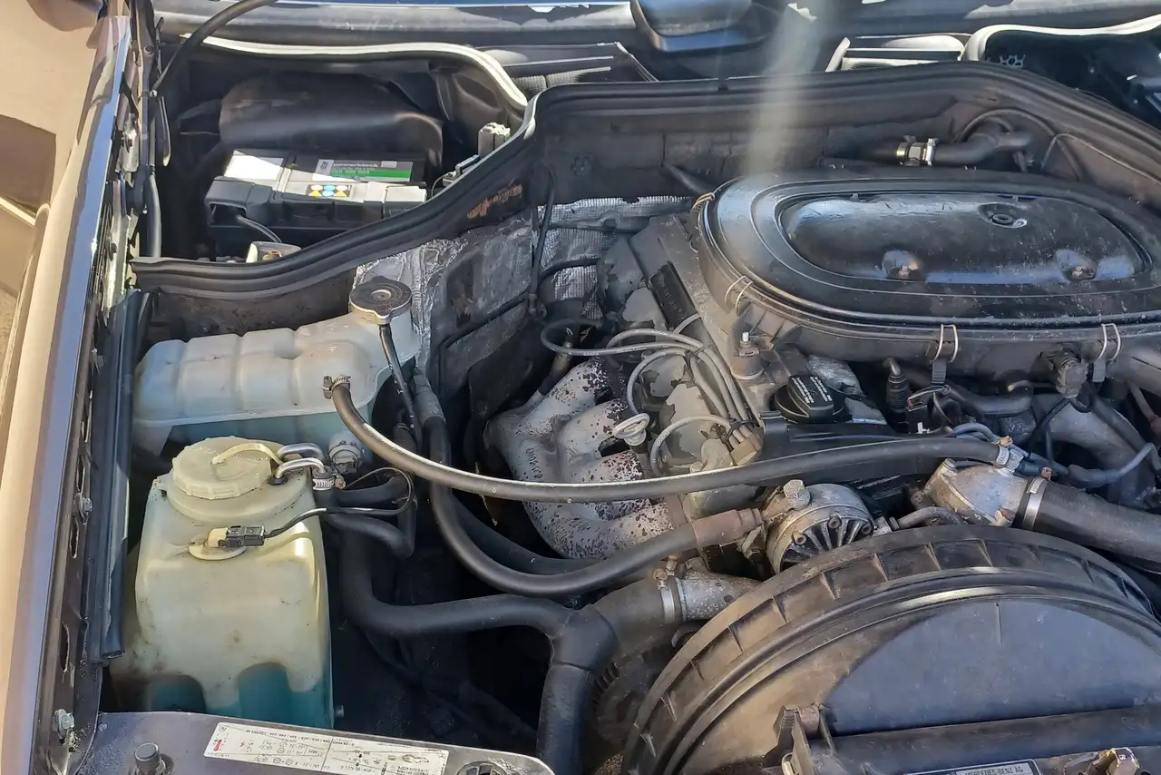 Mercedes-Benz E 200 zuverlässiger Stern mit roter Lederausstattung; E-Klasse TE, foto 11