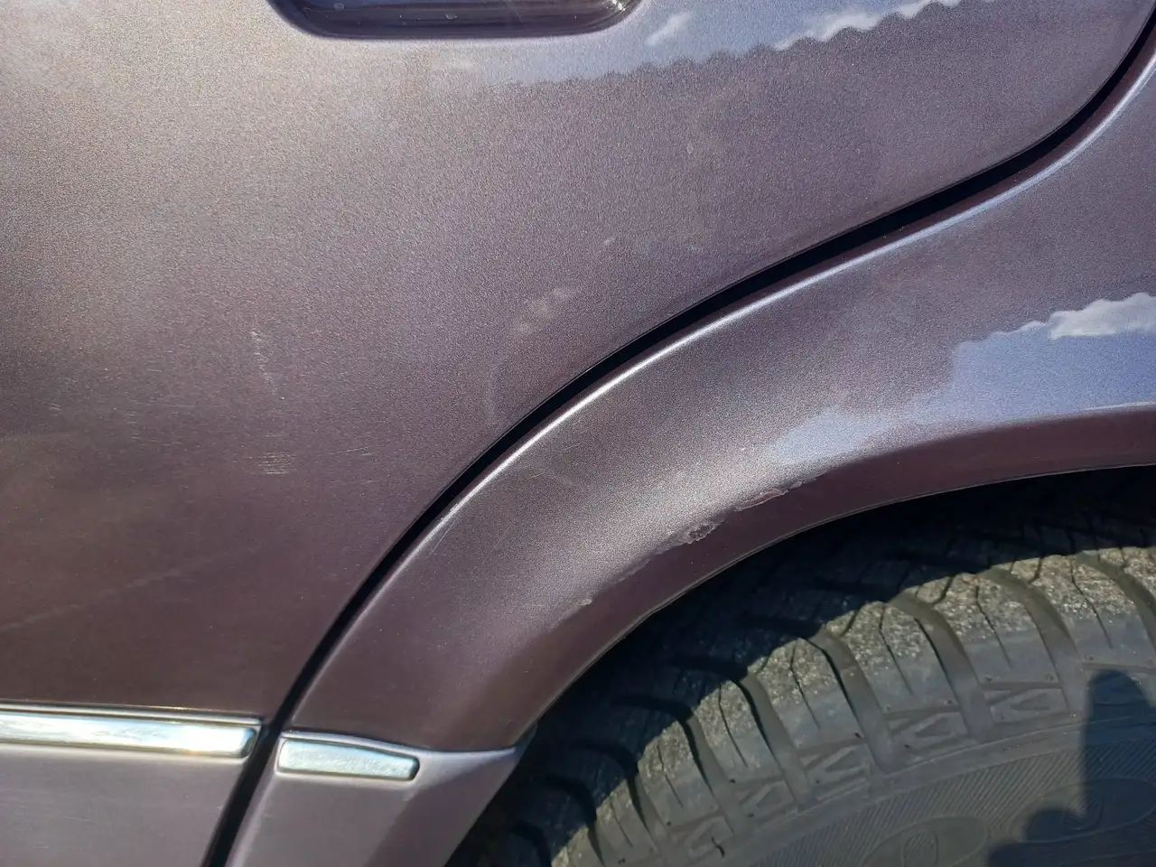 Mercedes-Benz E 200 zuverlässiger Stern mit roter Lederausstattung; E-Klasse TE, foto 5