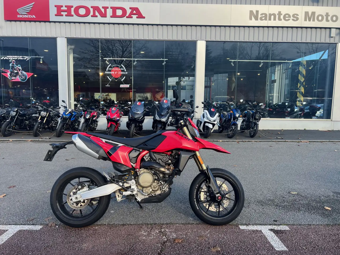 Ducati Hypermotard 698 Rojo - 1