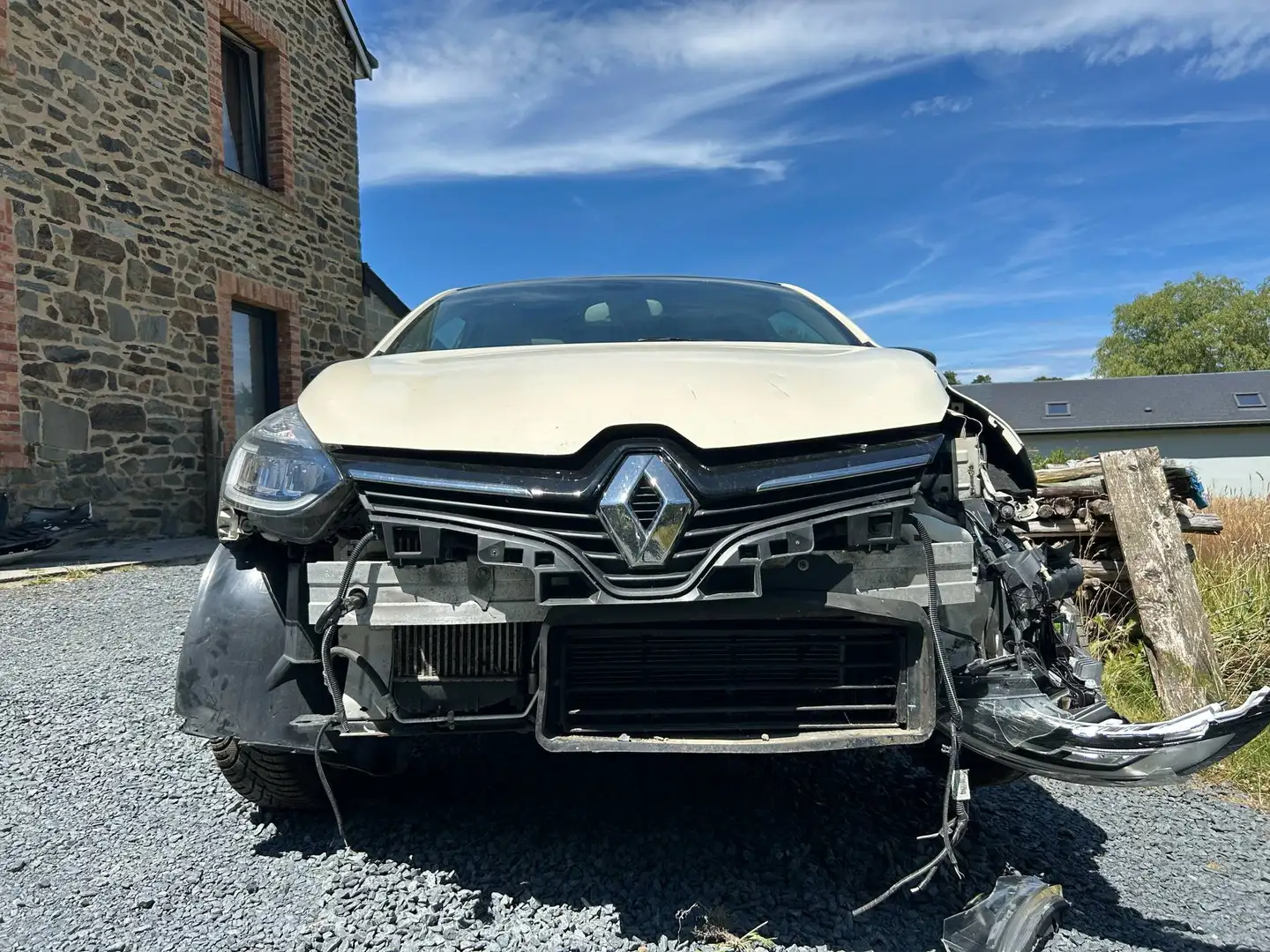 Renault Clio Clio IV Initiale Paris ** ACCIDENTEE ** - 2