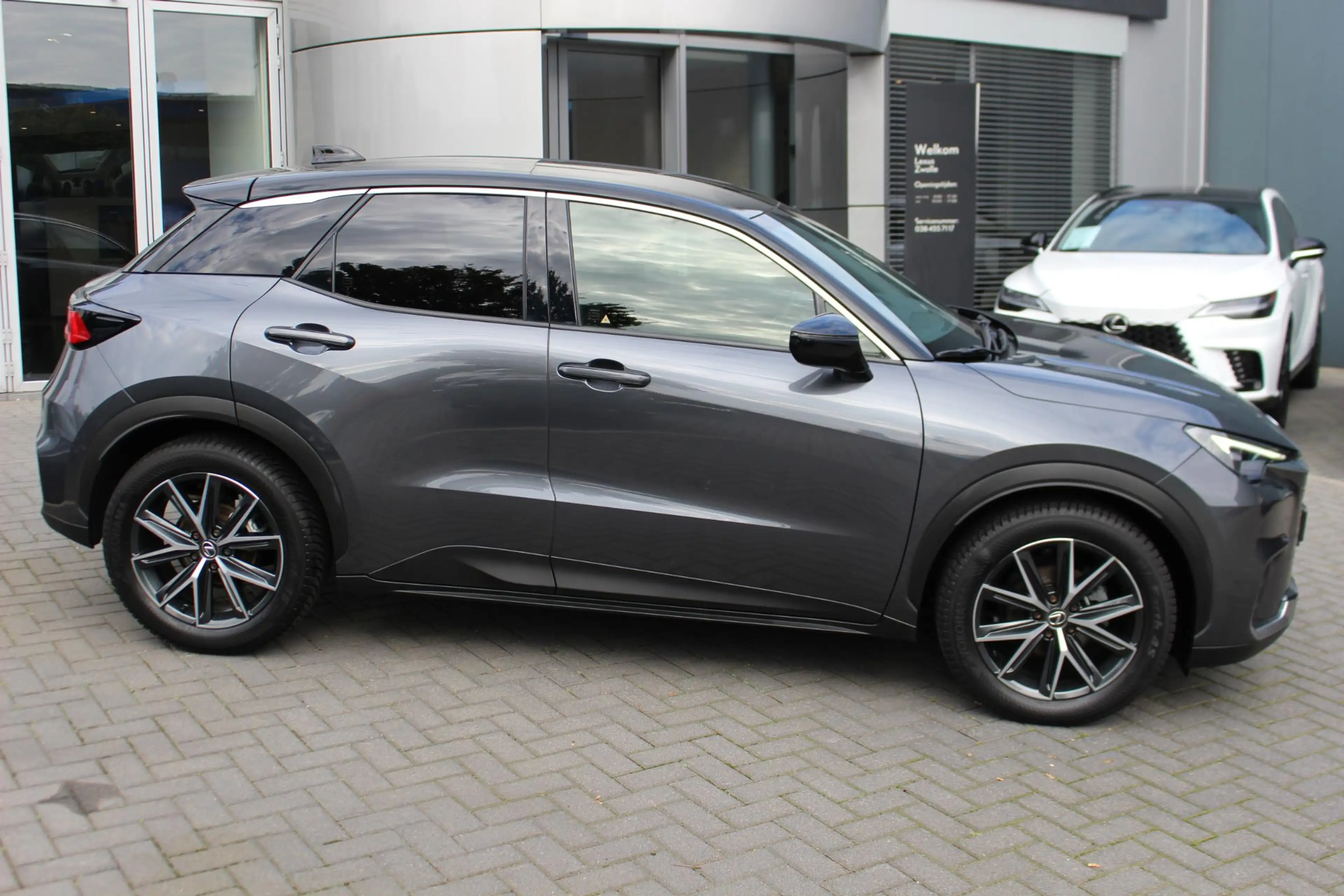 Lexus LBX 1.5 Relax 2WD TECH PACK — photo 2