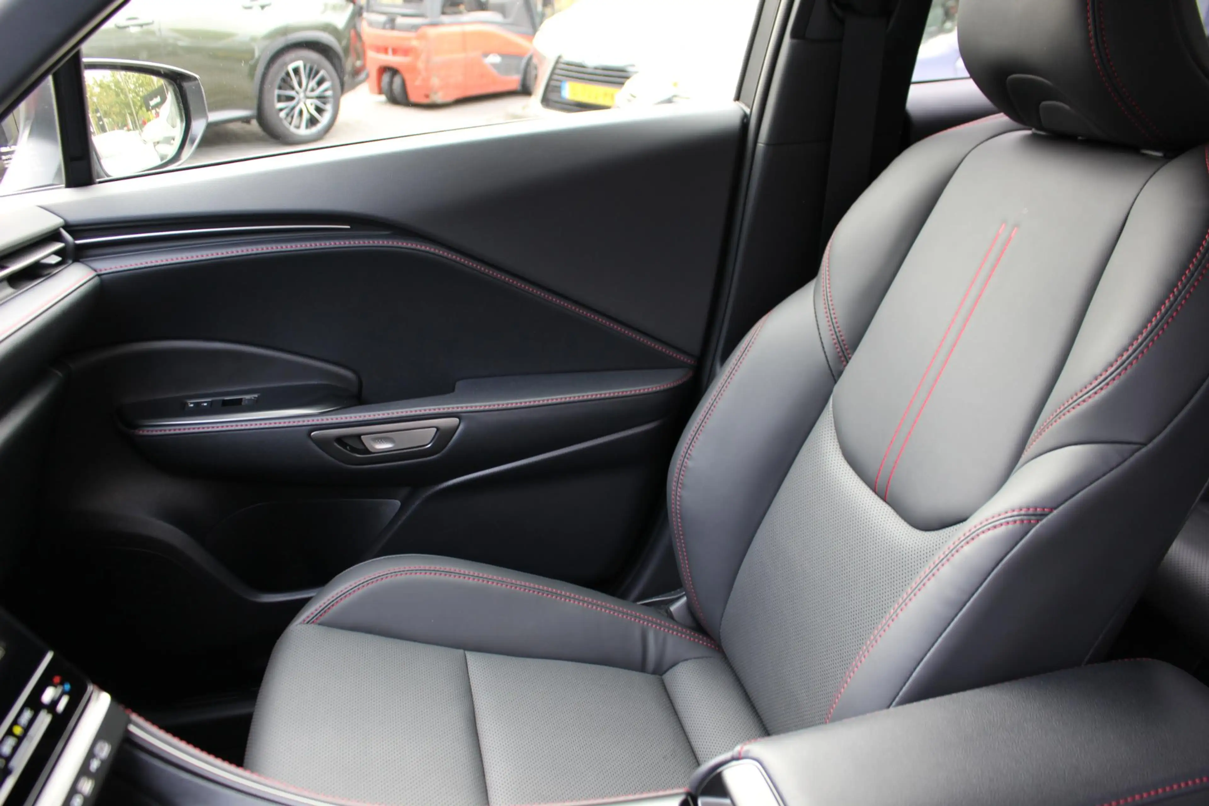 Lexus LBX 1.5 Relax 2WD TECH PACK — photo 24