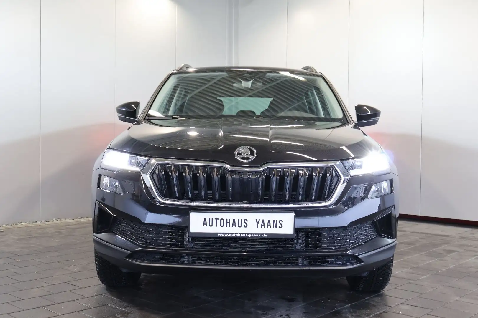 Skoda Karoq 1.5 TSI Selection AID+ACC+SIDE+KAM+LED+17" Schwarz - 2