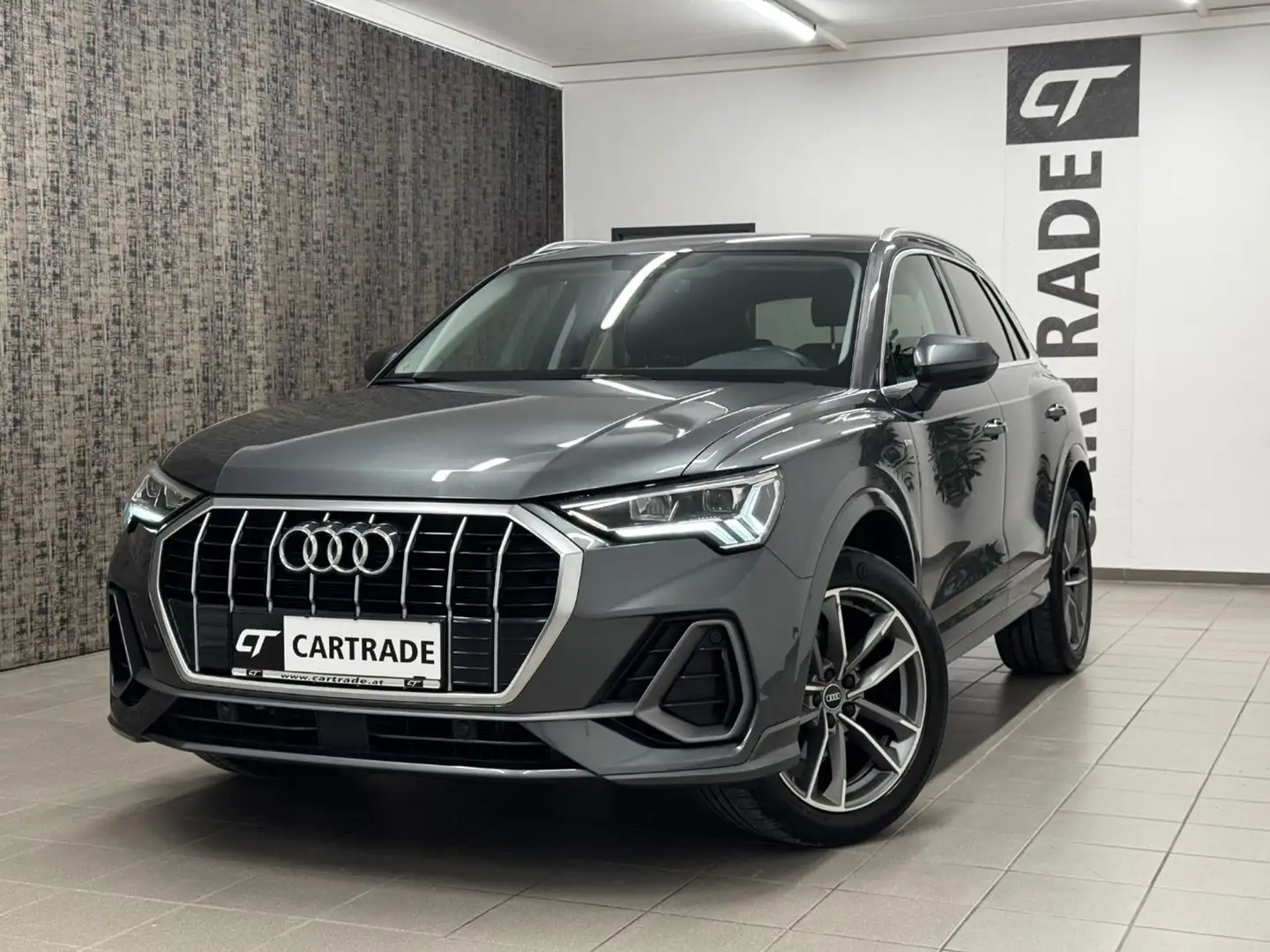 Audi Q3 35 2.0 TDI S line Grau - 1